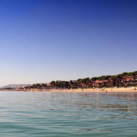 Turistici Di Gabriele 20 Mt Dal Mare Pineto